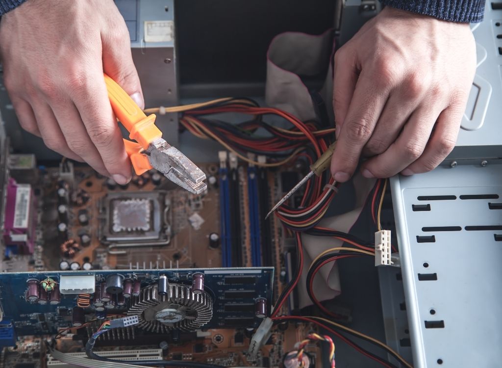 Why Is Everyone Talking About Computer AMC Services and Should Your Business Care?